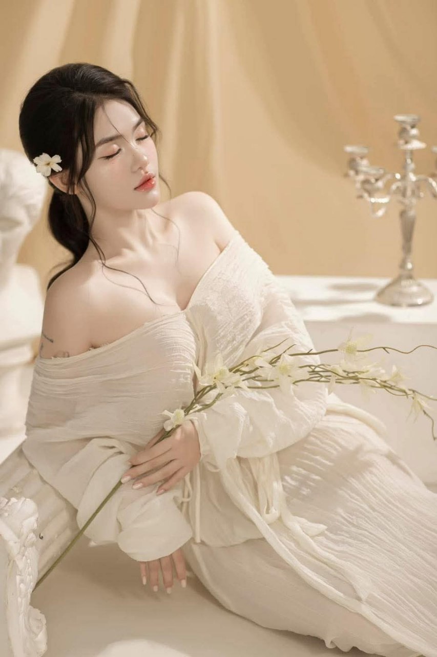 Bồn chứa tinh của sếp là người vợ xinh đẹp của tôi